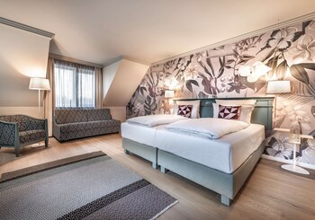 Grand Classic Room