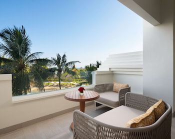 Room, 1 King Bed, Pool View, Tower (Cliff Tower)