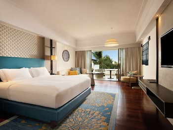Room, 1 King Bed, Pool View, Tower (Cliff Tower)