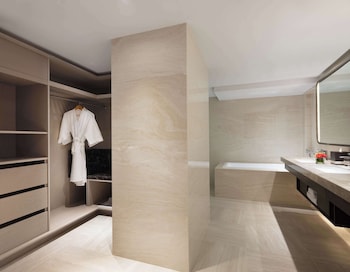 Suite, 1 Bedroom, Twin, Ocean View