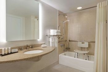 Room, 1 King Bed, Accessible, Bathtub (Mobility & Hearing)