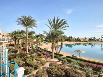 Family Room, 1 King Bed, Lagoon View