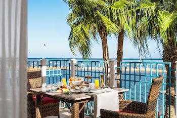Deluxe Room, 1 King Bed, Sea View