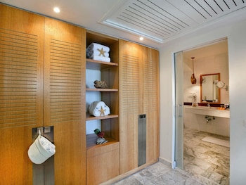 Deluxe Suite, 1 Double Bed, Sea View