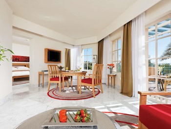 Deluxe Suite, 1 Double Bed, Sea View