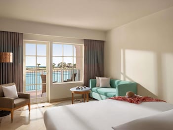 Deluxe Room, 1 King Bed, Lagoon View