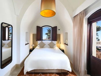 Superior Room, 1 Queen Bed, Garden View