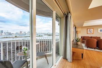 Family Room - Non-Smoking - 80sqm - Rainbow Bridge View - Executive Lounge Access