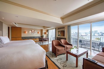 Family Room - Non-Smoking - 80sqm - Rainbow Bridge View - Executive Lounge Access