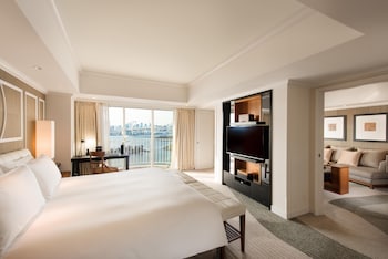 King One-Bedroom Suite Non Smoking 80sqm Rainbow bridge and Tokyo Tower View Executive Lounge Access