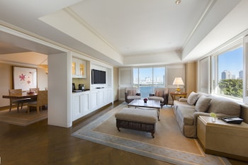 Twin Executive Terrace Suite - Non-Smoking 120sqm Terrace Rainbow bridge View Executive Lounge