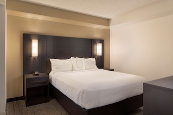 Suite, 1 Queen Bed with Sofa bed, Accessible (Hearing One Bedroom)