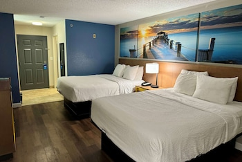 Room, 2 Queen Beds, Non Smoking (Mobility/Hearing, tub w grab bars)
