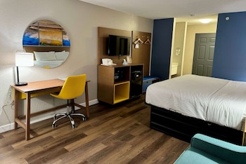 Room, 1 King Bed, Accessible, Non Smoking (Mobility/Hearing)