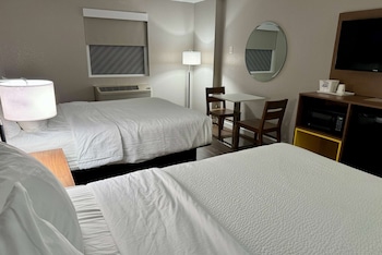 Room, 2 Queen Beds, Non Smoking (Mobility/Hearing, tub w grab bars)