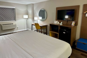 Room, 1 King Bed, Accessible, Non Smoking (Mobility/Hearing)