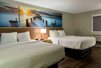 Room, 2 Queen Beds, Non Smoking (Mobility/Hearing, tub w grab bars)
