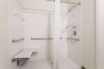 Room, 1 King Bed, Accessible, Non Smoking (Mobility/Hearing,roll-in shower)