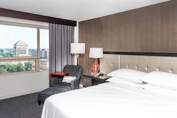 Executive Suite, 1 King Bed with Sofa bed, City View