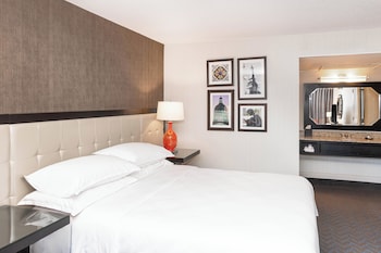 Executive Suite, 1 King Bed with Sofa bed, City View