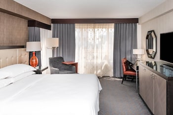 Deluxe Room, 1 King Bed, City View (Hearing Accessible)