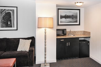 Executive Suite, 1 King Bed with Sofa bed, City View