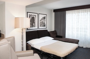 Executive Suite, 1 King Bed with Sofa bed, City View