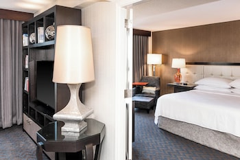Executive Suite, 1 King Bed with Sofa bed, City View
