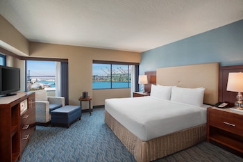 Standard Room, 1 King Bed, Accessible Bathtub