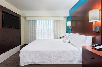 Suite, 2 Bedrooms (Mobility Accessible, Roll-in Shower)