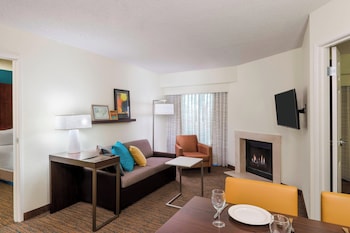 Suite, 2 Bedrooms (Mobility Accessible, Roll-in Shower)