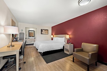 Superior Room, 1 King Bed, Poolside (Smoke Free)
