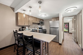 Suite, 1 King Bed with Sofa bed, Kitchen, Poolside (Smoke Free)