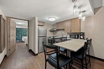 Suite, 2 Queen Beds, Accessible, Kitchen (Smoke Free)