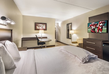 Premium Room, 1 King Bed, Accessible (Upgraded Bedding & Snack, Smoke Free)