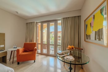 Superior Room, 1 King Bed, Balcony, Pool View