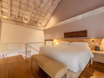 Premium Suite, 1 King Bed (Duplex, Colonial Area, Butler Service)