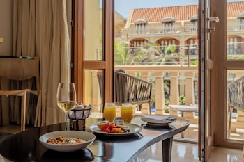 Superior Room, 2 Twin Beds, Balcony, Pool View