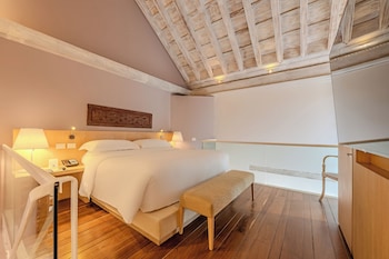 Premium Suite, 1 King Bed (Duplex, Colonial Area, Butler Service)