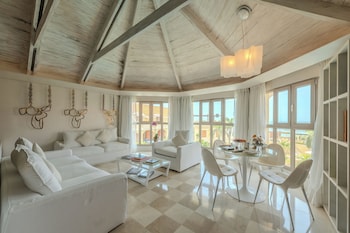Suite, 1 King Bed, Ocean View (Legend Suite)