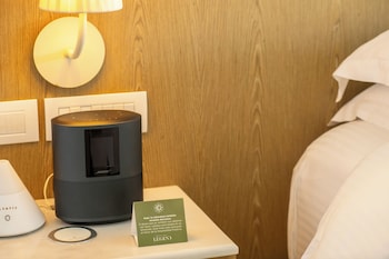 Junior Suite, 1 King Bed (Colonial)