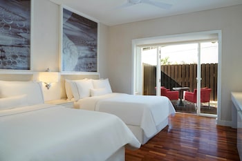 Room, 2 Twin Beds, Patio (View)
