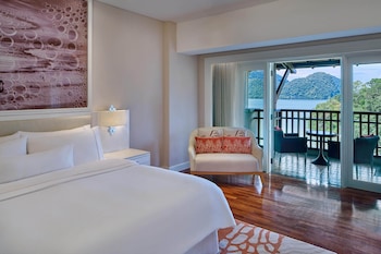 Room, 1 King Bed, Partial Ocean View