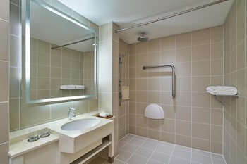 Room, 2 Twin Beds, Partial Ocean View