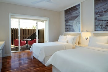 Room, 2 Twin Beds, Patio (View)
