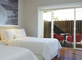 Room, 2 Twin Beds, Patio (View)