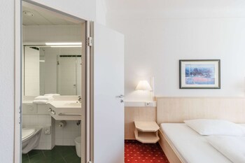 Standard Room, 1 Queen Bed