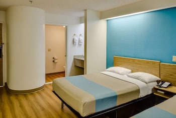 Standard Room, 1 King Bed, Smoking