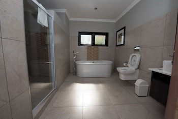 Suite, Lake View