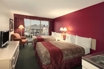 Efficiency 2 Double Beds Non-Smoking Room with kitchenette & balcony